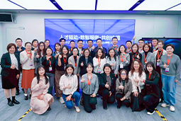 走进标杆现场，共探AI转型——Ebpay官网国际携手企业高管参访埃森哲智能运营中心